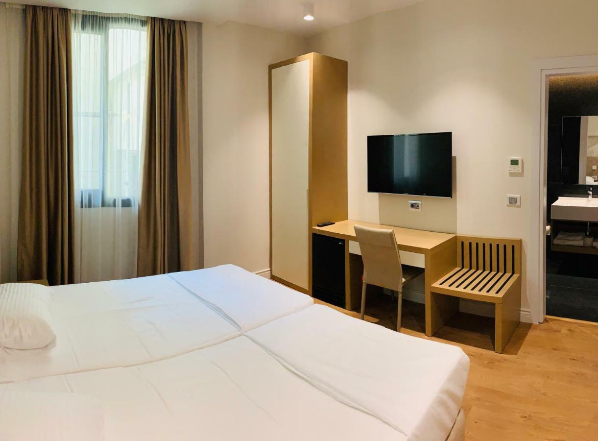 Marina Premium Hotel & Apartment Vlore Exterior photo